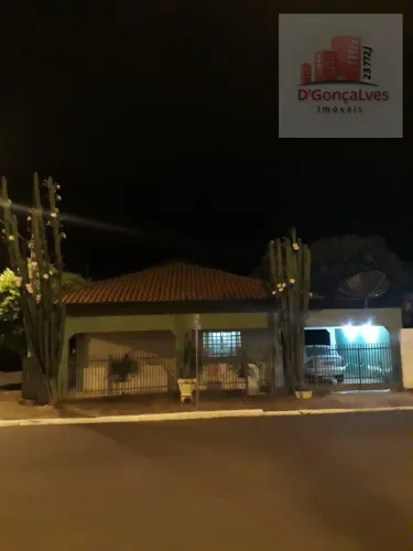 Casa em São Francisco, interior de São Paulo, a 20 minutos de Jales. Casa térrea com três 