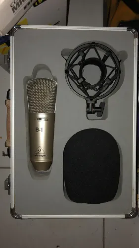 Microfone Behringer B1 Pro Condensador Cor Prata  