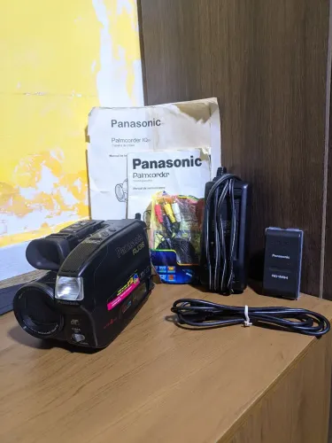 Filmadora Panasonic Palmcorder NV-RJ36 VHS-C (Com Defeito no Leitor) + Acessórios