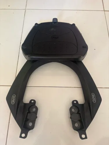 Vendo bagageiro + suporte + baú para yamaha fz15