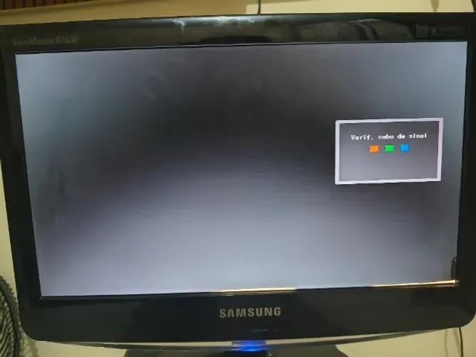 MONITOR SAMSUNG 16 POLEGADAS COM MANCHA