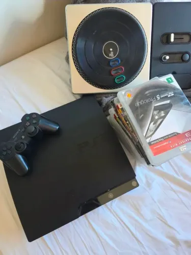 Ps3 DESBLOQUEADO+ 1 controle + Mesa Dj Hero + 10 Jogos ( 1 JOGO DE COLECIONADOR RARO )