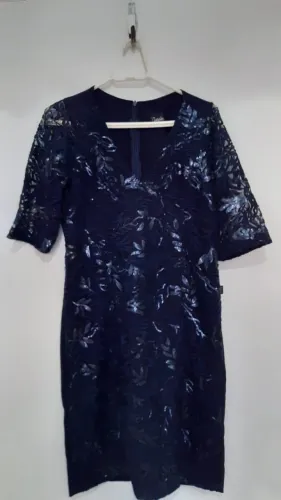 Vestido azul marinho rendado