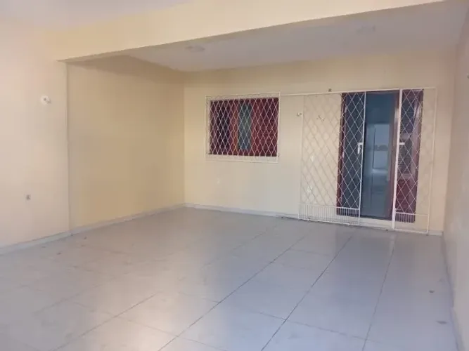 Tá barato! Alugo ótima casa na Rua Dom Manoel de Medeiros por apenas R$ 1.800,00