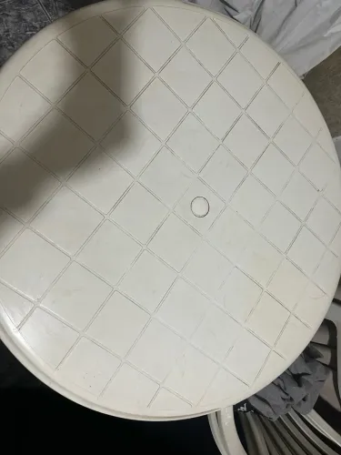 Conjunto mesa e 4 cadeiras de plástico, entrego se for em Jacarepaguá
