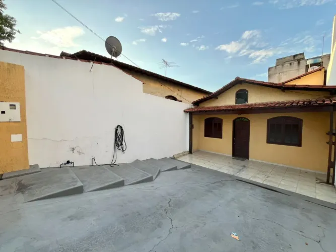 Casa a venda no bairro Arvoredo I