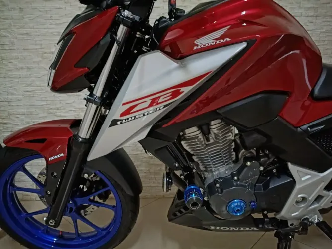 Vende-se Honda cb Twister 300f abs 2025