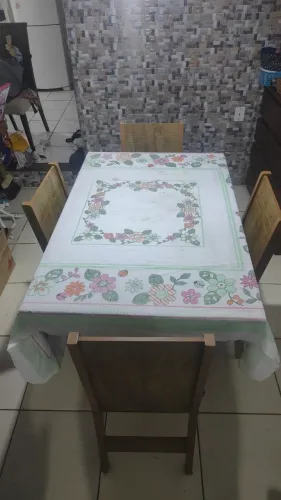 Mesa de jantar com 4 cadeiras