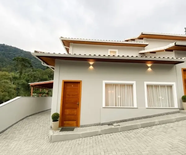 CASA À VENDA EM CONDOMÍNIO FECHADO - MOSELA | PETRÓPOLIS/RJ
