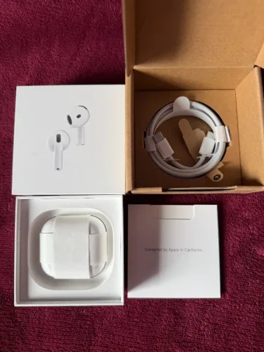 AirPods 4 Com Cancelamento de Ruido 