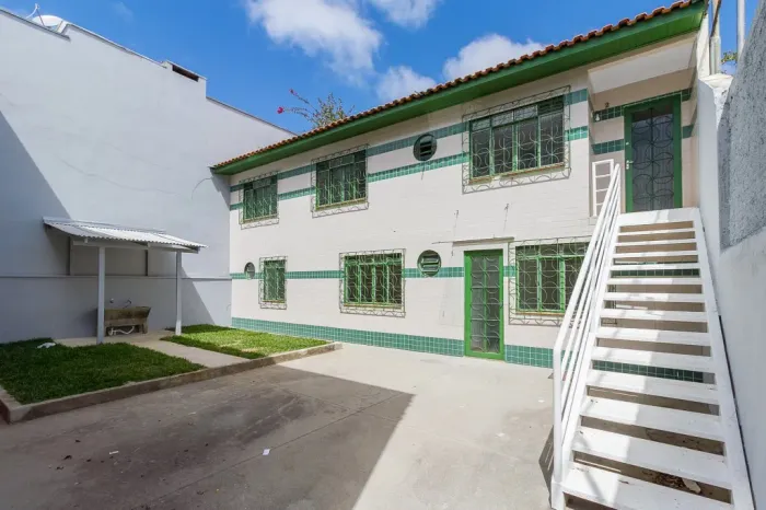 Apartamento com 2 quartos para alugar por R$ 1600.00, 55.00 m2 - UBERABA - CURITIBA/PR