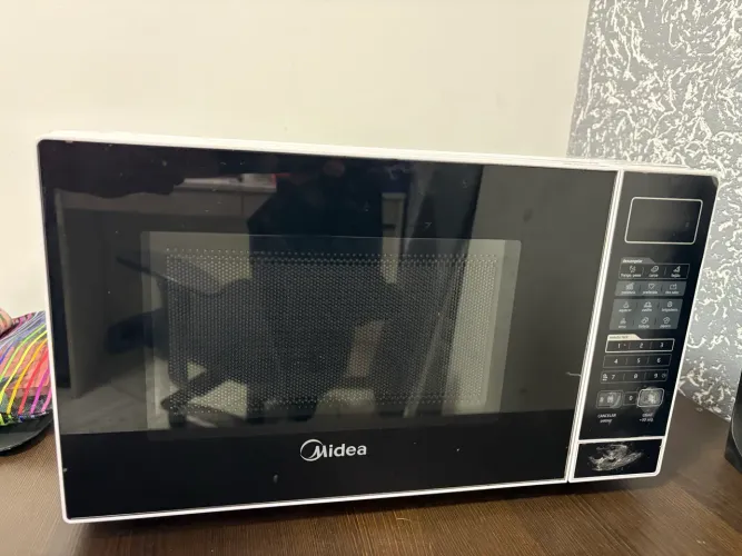 Microondas Midea 22L