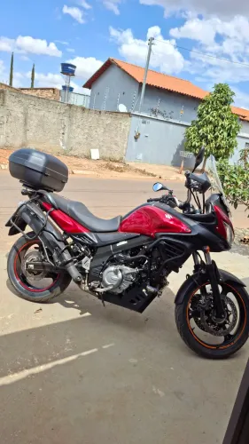 Vstrom 650 vermelha muito conservada