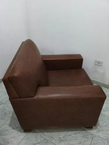 Poltrona em couro ótimo estado 