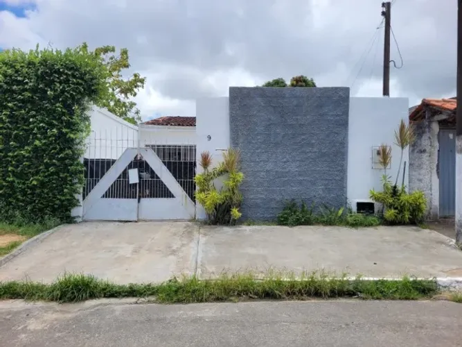 ALUGA-SE CASA ESPAÇOSA NO CANAÃ