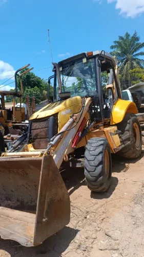 Retroescavadeira NEW HOLLAND MODELO B90B 4X4 ANO 2011
