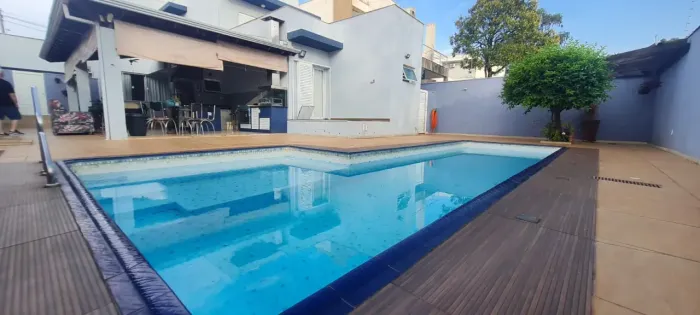 Condomínio Chácara Odete - 280m2 Const - 4 dormitórios, 2 suites, e uma térrea
