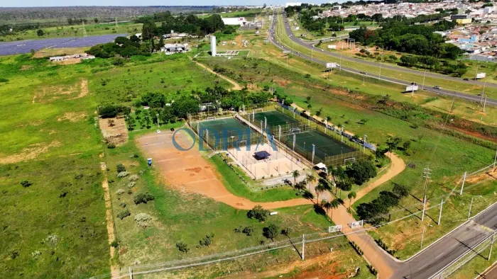 Terreno / Área plana com potencial construtivo - Beira de Asfalto em Ceilândia - DF