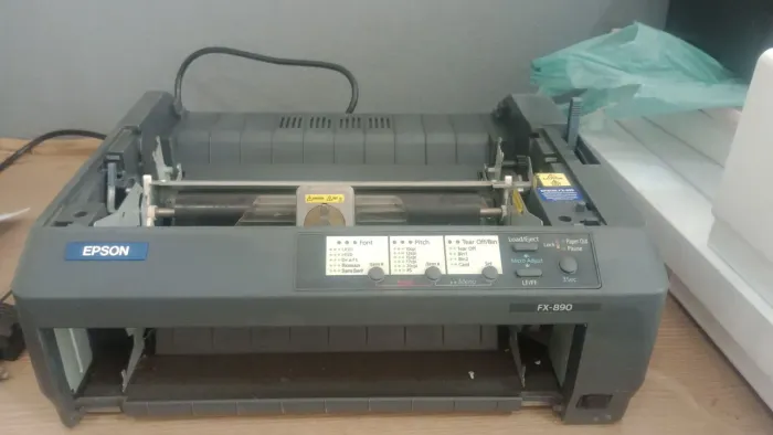 Impressora Matricial para Decalque de tatuagem e Escritório Epson fx890 cor cinza Usb