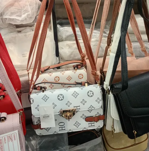Vendo Bolsas Femininas,Super estilosas .. De 50 a 100 Reais, não percam a oportunidade