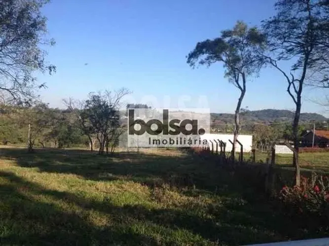 Área para venda com 1,5 alq. em Centro, Piratininga - SP