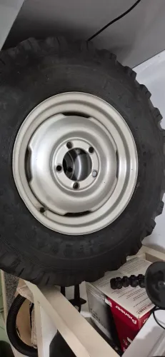 Jogo de rodas jeep willys, originais de fábrica.