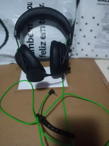 Vendo Fone com microfone Razer.