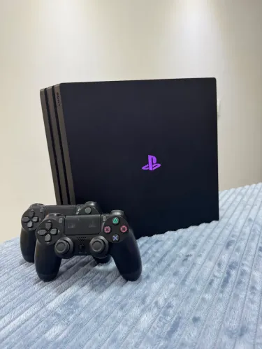 PS4 Pro 1T + 2 Controles