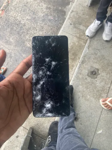 Para retirada de peças MOTO G04 SOMENTE COM A TELA QUEBRADA 