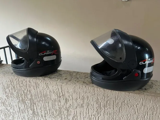 2 Capacetes San Marino em ótimo estado