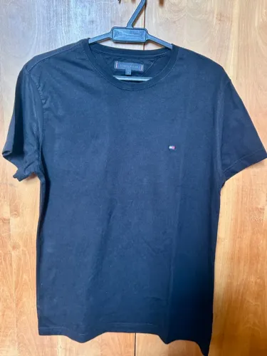 Camiseta Preta Tommy Hilfiger (Original) - tam P