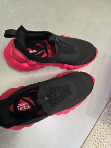 Vendo tenis semi novo da Mizuno modelo enerzy