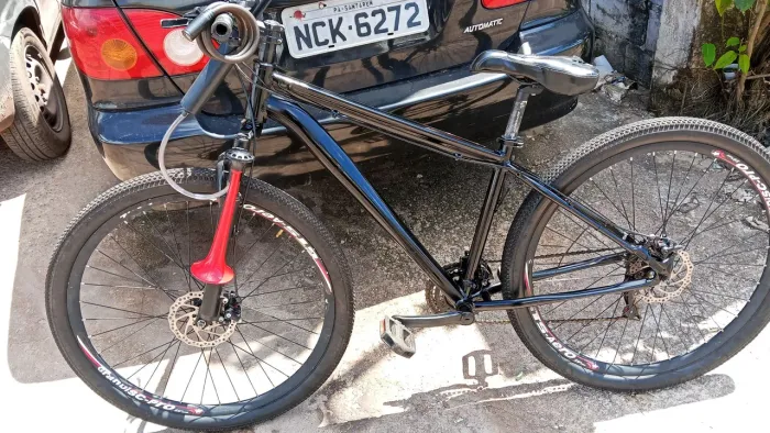 Vendo bicicleta Auro 29 completo foi feito a revisão freos bom machas bom peneu bom e etc 