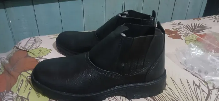 Vendo bota masculina tamanho 42