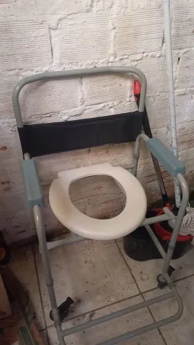 Cadeira de rodas para banho 