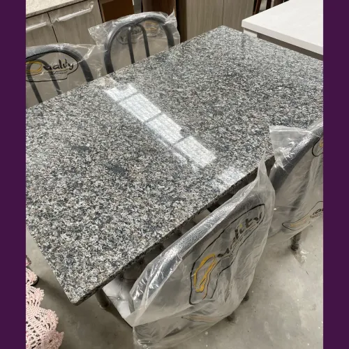 Mesa com 4 cadeiras - entregamos hoje