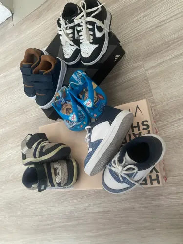 Tênis semi novos infantil menino