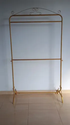 Arara De Chão 2 Niveis Vintage Retrô Dourado