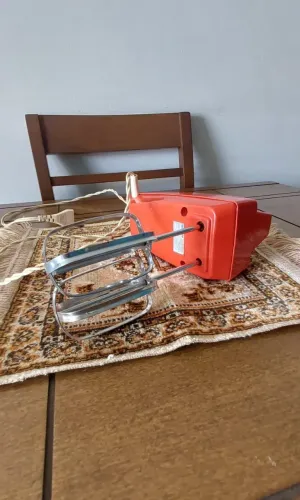 Batedeira Walita de mão com astes removível para limpeza e Liquidificador com 3 velocidade