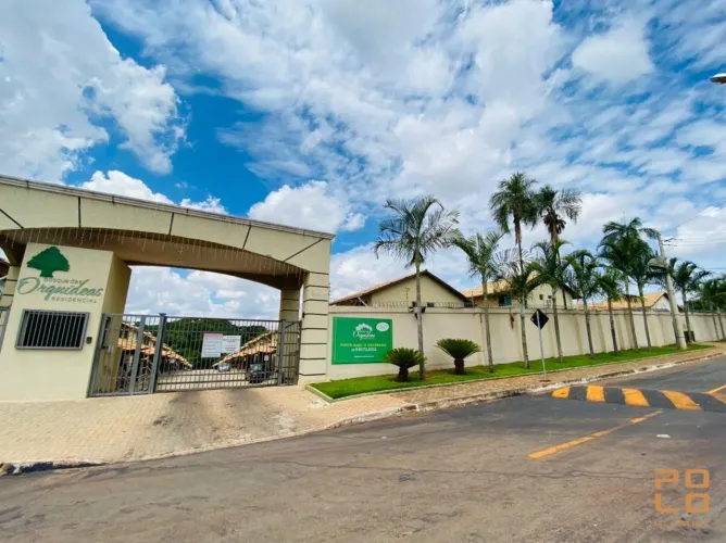 Sobrado para alugar no Condomínio Residencial Bosque das Orquídeas, localizado no Setor Sa