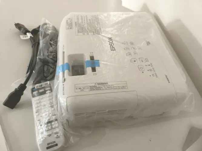 Projetor Epson e20 novo 