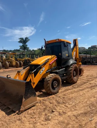 Retroescavadeira JCB 3C 2013