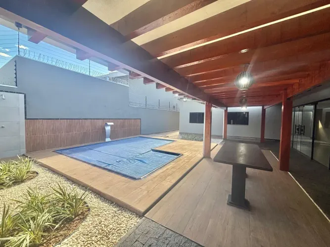 Casa a venda com piscina, área de lazer ampla em Residencial Interlagos - Rio Verde - GO