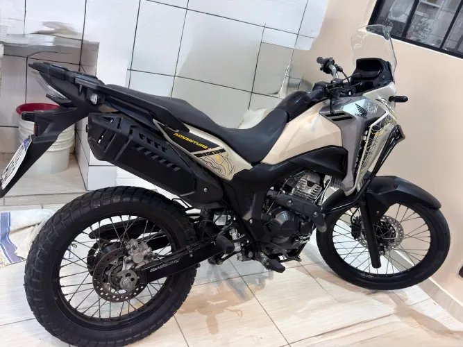 Vendo moto sahara 2025