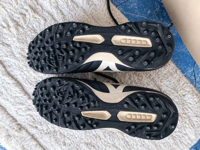 Chuteira society Mizuno