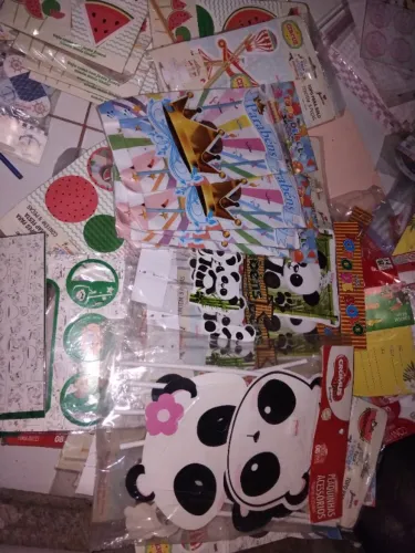 Temos algumas decorações para festa infantil, convites caixinha decorativa , topo de bolo