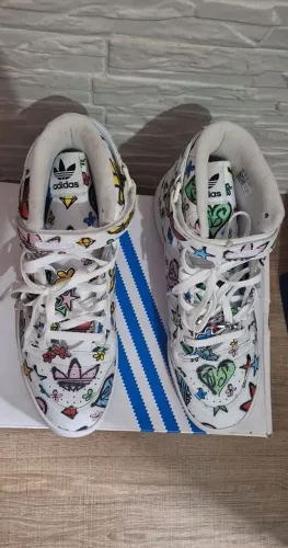Tênis Adidas