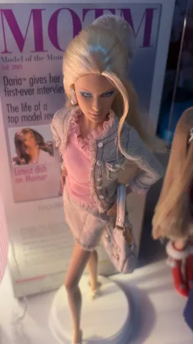 Barbie Collector Daria Shopping Queen