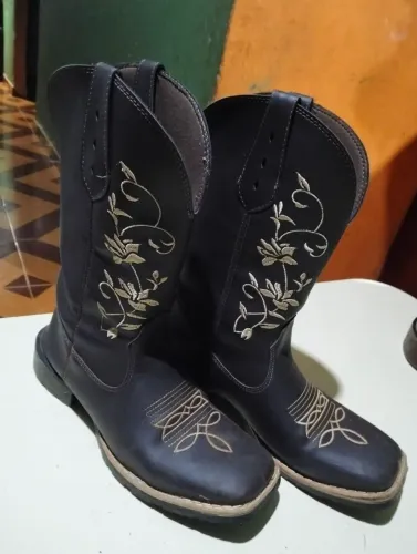 Bota Feminina Marrom Escuro Tam. 39 + Cinto Conservado