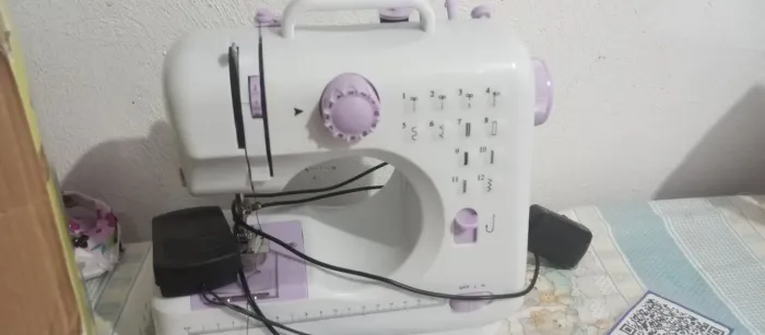 Maquininha doméstica reta e Zig Zag.